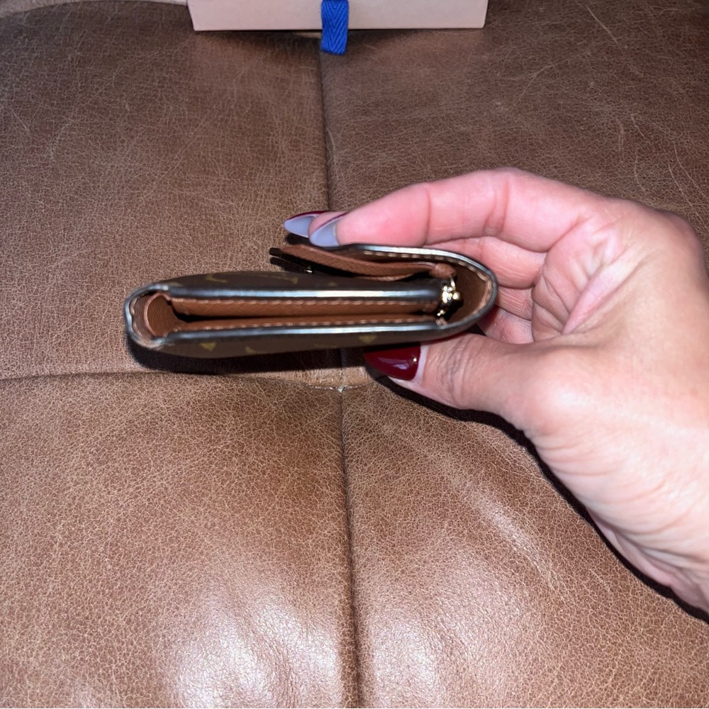 Louis Vuitton Monogram Victorine wallet - Picture 9 of 16